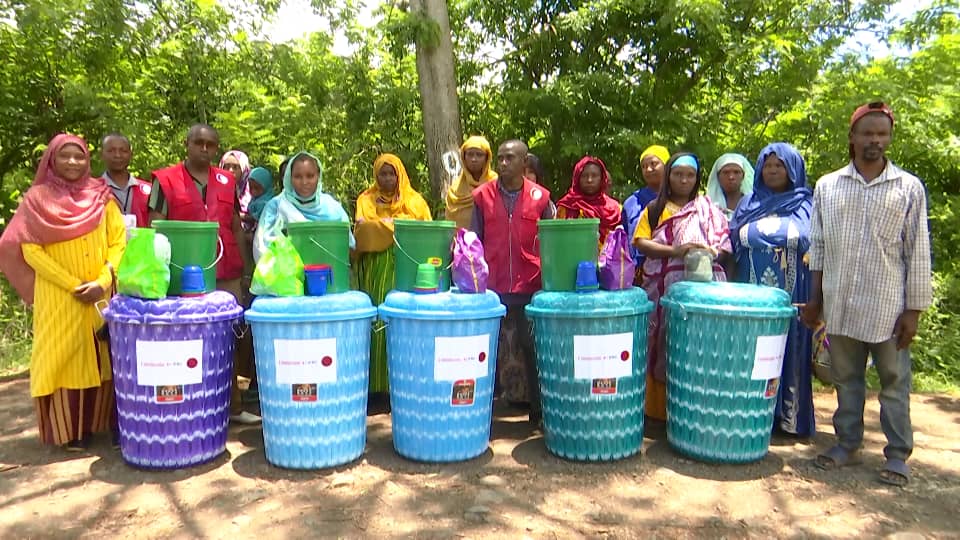 image Le Croissant-Rouge distribue à Mohéli des kits hygiéniques et des réservoirs d’eau